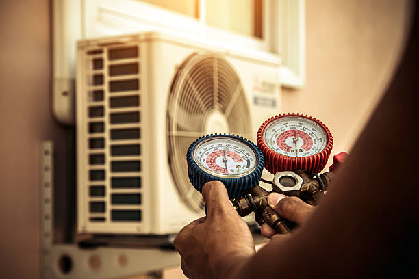 Professional Ac Installation technician working in Parker City, IN